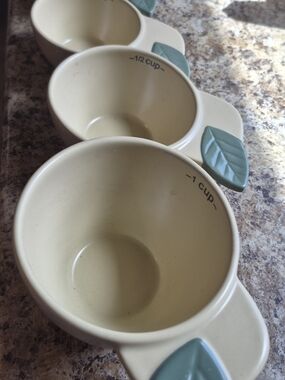 Ceramic Measuring Cups with Sage Leaf Handles - Cream